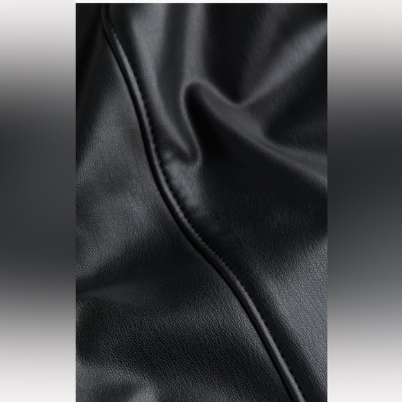 NWT | H&M COATED CREASE FRONT FAUX LEATHER LEGGINGS/ PANTS | SIZE: L - Picture 3 of 9